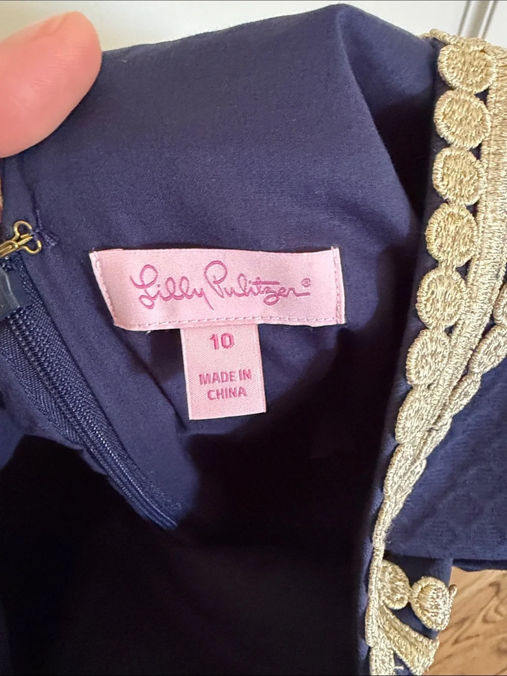 Lilly Pulitzer Bentley Shift True Shift Navy Sleeveless V-Neck Dress w Gold Trim - Picture 2 of 8